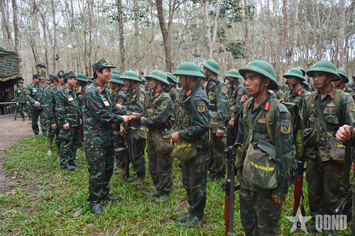 Sư đoàn 10 hoàn thành xuất sắc nhiệm vụ diễn tập chỉ huy-cơ quan 1 bên 2 cấp ngoài thực địa