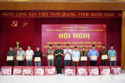 Lâm trường 155: Gặp mặt, tuyên dương trưởng thôn, trưởng bản