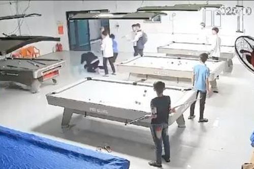Ẩu đả trong quán bi-a, một học sinh bị thương nặng