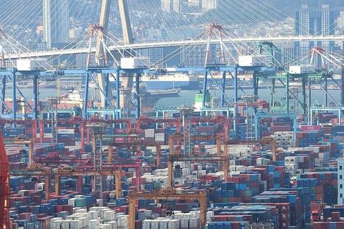Thượng viện Mỹ thông qua nghị quyết ngăn chặn chính sách thuế của Tổng thống Trump