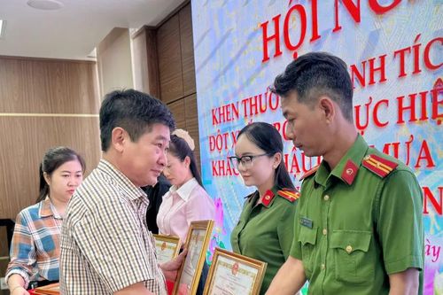 Xã Bàu Bàng (TPHCM): Khen thưởng các lực lượng tham gia khắc phục hậu quả mưa lũ