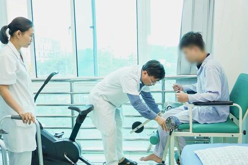 Hành trình phục hồi bước đi trở lại cho trẻ 14 tuổi bị viêm đa rễ thần kinh