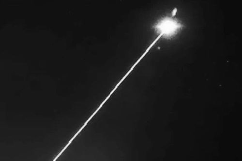 Trình làng vũ khí laser di động trên khung gầm xe