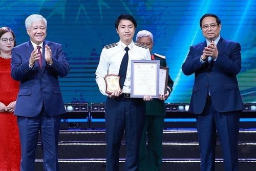 Thủ tướng Phạm Minh Chính dự lễ trao giải báo chí toàn quốc phòng, chống tham nhũng, lãng phí, tiêu cực