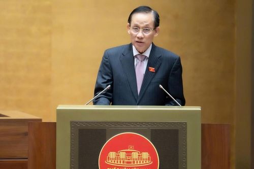 Bí thư Trung ương Đảng, Bộ trưởng Ngoại giao Lê Hoài Trung báo cáo Quốc hội về dự án Luật sửa đổi, bổ sung một số điều của Luật Điều ước quốc tế