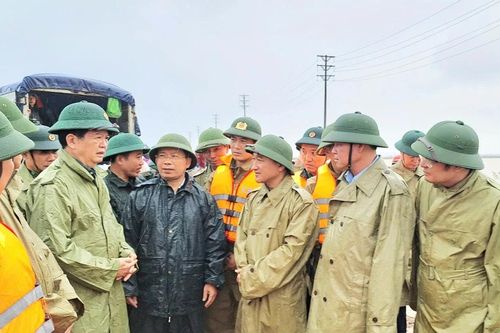 Phó Thủ tướng Mai Văn Chính kiểm tra công tác ứng phó mưa lũ tại Hà Tĩnh