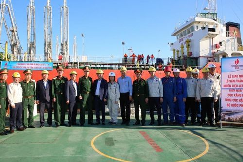 Bài 4: Ngọn lửa soi đường
