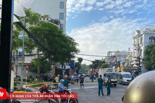 2 người thương vong sau cú tông vào đầu xe tải