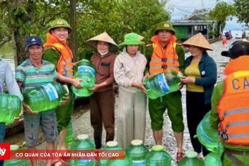 Quảng Trị: Nước sạch đến với người dân bị cô lập nhiều ngày