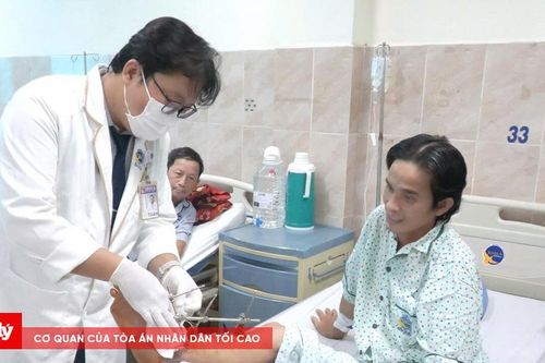 Đứt lìa bàn chân khi cắt cỏ