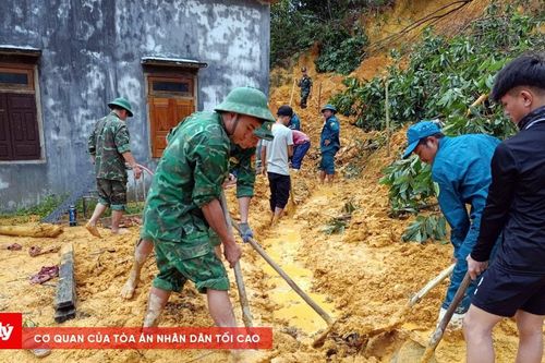Tình quân dân thắm đượm giữa những ngày Huế vượt lũ