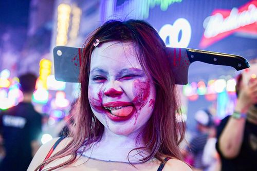 Phố Tây TPHCM biến thành 'vương quốc ma quái' trong đêm Halloween