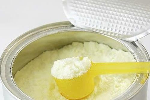 Những hạt sậm màu trong sữa bột có hại cho sức khỏe không?
