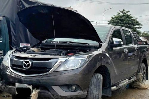 Hàng loạt ô tô ngập nước, phủ bùn non sau trận lũ lịch sử ở Đà Nẵng