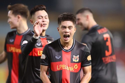 Madam Pang đến Đại sứ quán Việt Nam tại Thái Lan để xin lỗi; Con trai Ronaldo ra mắt U16 Bồ Đào Nha; Haaland sẽ rời Man City; Malaysia bị xử thua đến 5 trận?