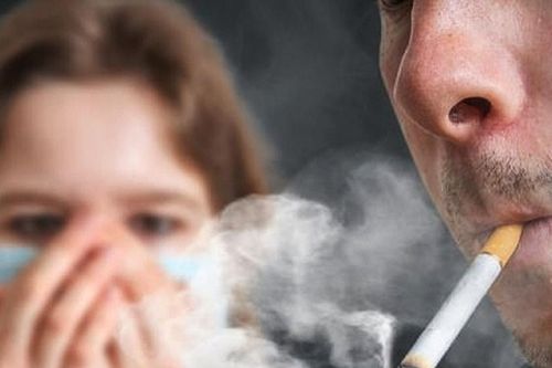 Đừng để khói thuốc đầu độc người thân trong chính ngôi nhà mình