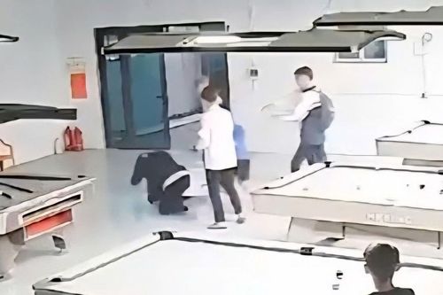 Nhà trường đề nghị xử lý nghiêm nam sinh lớp 10 đánh bạn học nhập viện