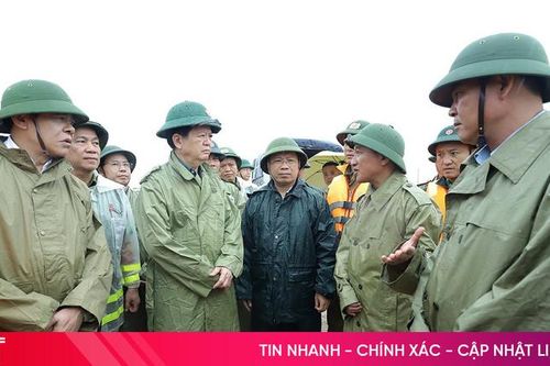 Phó Thủ tướng Mai Văn Chính kiểm tra công tác ứng phó với mưa lũ ở Hà Tĩnh