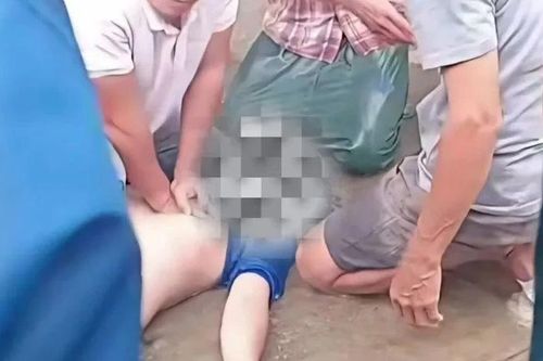 Huế: Hai người thương vong vì giật điện ở khu chợ còn ngập nước