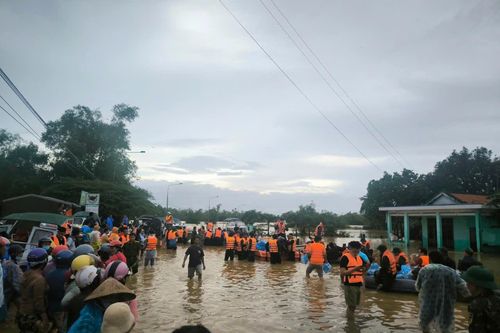 Quân đội hỗ trợ giúp dân, khắc phục hậu quả hoàn lưu bão 12