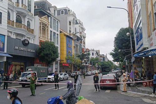Cảnh sát đồng loạt phong tỏa, khám xét các tiệm vàng ở xứ Thanh