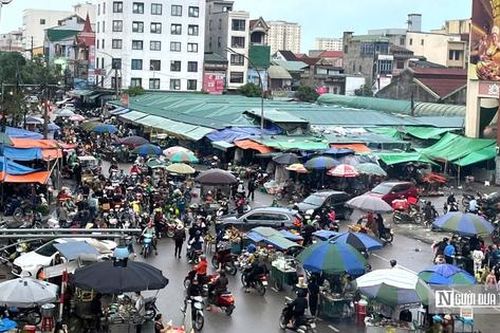 Lòng đường bị 'nuốt chửng', tuyến phố trung tâm Tp. Vinh thành điểm nóng lấn chiếm