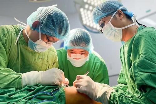 Kịp thời cứu cánh tay bé 7 tuổi đứt động mạch bằng kỹ thuật khó