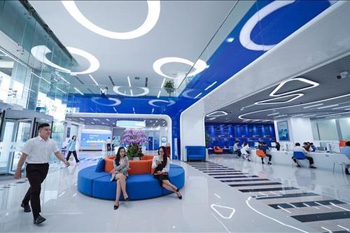 Nhiều điểm giao dịch ngân hàng đã mở cửa trở lại sau lũ