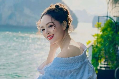 Chiếc điện thoại 42 triệu đồng của Lan Phương