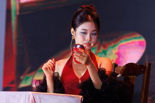 Ấn tượng với 'đặc sản' đêm hội Halloween của sinh viên trường Báo