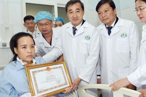 Thứ trưởng Bộ Y tế: Cần bảo vệ thầy thuốc như đang bảo vệ lương tri và sự tử tế của cộng đồng