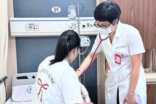 Chỉ ho húng hắng 1 ngày, bé 2 tháng tuổi phải thở máy vì virus RSV