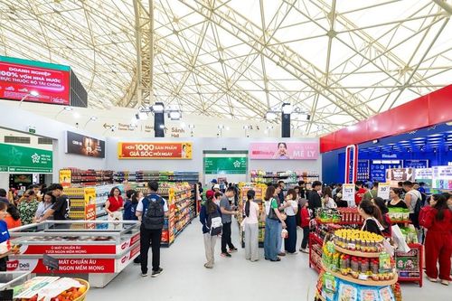 Hàng nghìn khách hàng trải nghiệm mô hình bán lẻ hiện đại tại Hội chợ Mùa Thu 2025