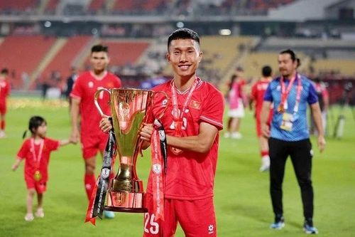 Đông Á Thanh Hóa mất Doãn Ngọc Tân vì chấn thương; Chủ tịch FAT trực tiếp xin lỗi vụ dùng sai Quốc kỳ Việt Nam