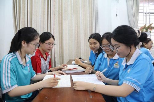 Thầy trò miệt mài ôn luyện học sinh giỏi