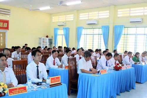 Hội đồng nhân dân xã Vĩnh An thông qua nhiều nghị quyết