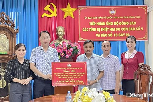 Phường Mỹ Tho: Trao hơn 1 tỷ đồng ủng hộ đồng bào bị thiệt hại do bão số 9, 10