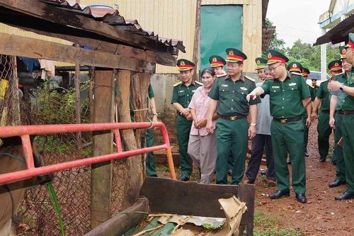 Đoàn công tác Bộ Quốc phòng kiểm tra chương trình MTQG tại Đoàn Kinh tế-Quốc phòng 72