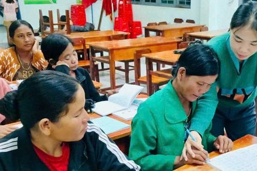 Dành trọn tuổi xuân cho học trò vùng biên