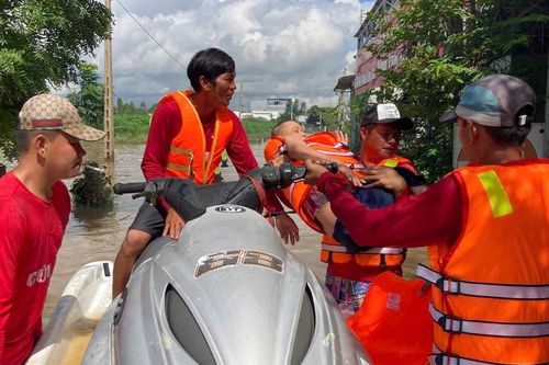 Lâm Đồng chung sức, đồng lòng giúp dân vượt lũ