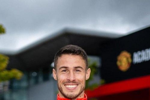 Man United bổ nhiệm Tommy Rowe làm HLV đội U15 học viện