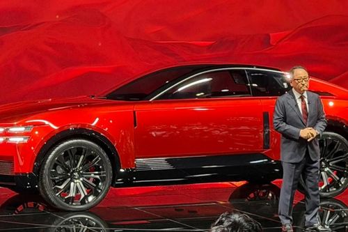 Toyota Century Coupe: Tuyên ngôn siêu sang thách thức Bentley