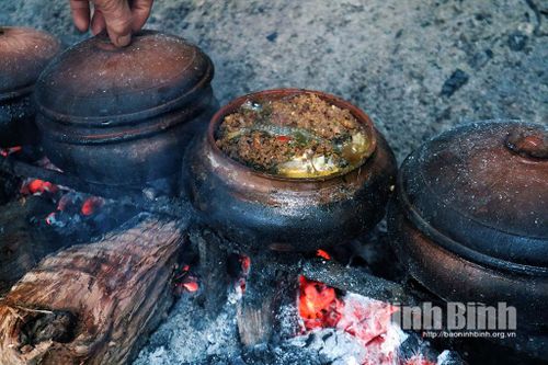 Người 'giữ lửa' nghề cá kho làng Đại Hoàng