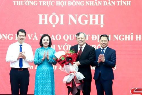 Hội nghị công bố, trao quyết định nghỉ hưu đối với cán bộ