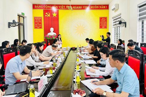Đoàn giám sát HĐND tỉnh làm việc tại phường Nông Tiến