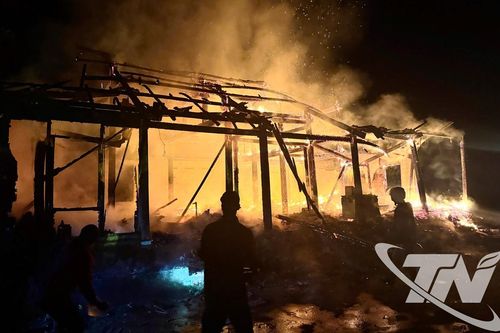 Cháy lớn thiêu rụi một căn nhà tại xã Yên Phong