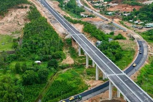 'Canh trời' thảm nhựa cao tốc Quy Nhơn - Chí Thạnh
