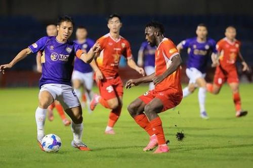 V-League: Hà Nội thua đau Hồng Lĩnh Hà Tĩnh vì bàn phản lưới