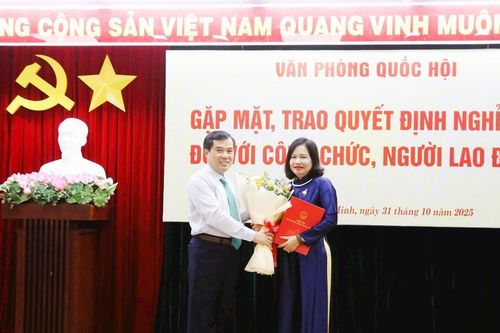 Văn phòng Quốc hội gặp mặt, trao Quyết định nghỉ hưu đối với công chức, người lao động