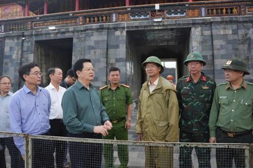 Phó Thủ tướng Mai Văn Chính kiểm tra công tác khắc phục mưa lũ tại quần thể Di tích cố đô Huế